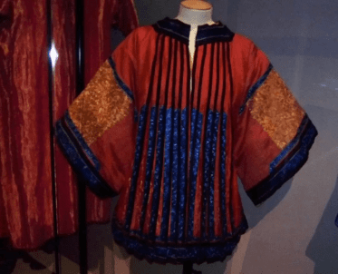 Plier, déplier, et replier : le réemploi des jupes chinoises dans la mode occidentale